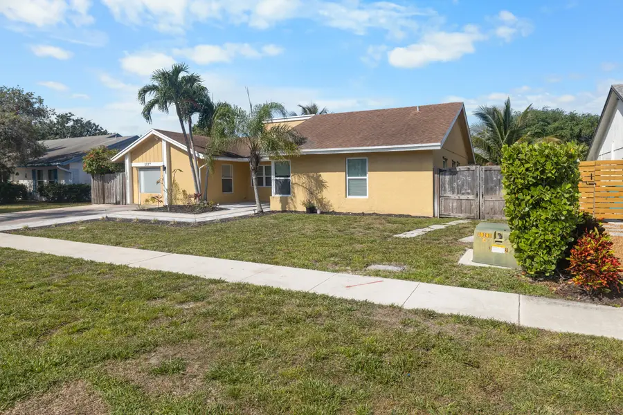 1127 NW 9th Street, Boynton Beach, FL 33426 - #2