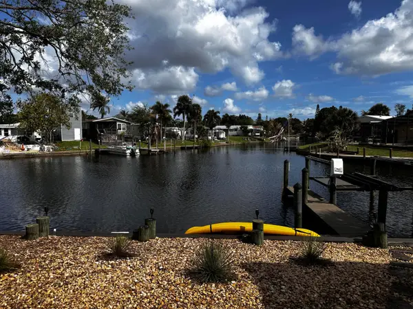 121 SE Paradise Place, Stuart, FL 34997