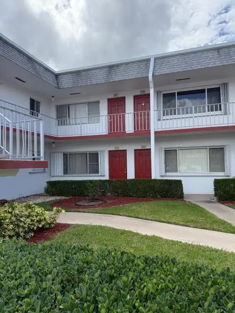 3320 Lake Osborne Drive #107, Lake Worth Beach, FL 33461