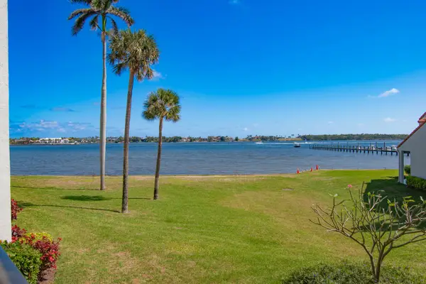 8200 Lakeshore Drive #2010, Hypoluxo, FL 33462