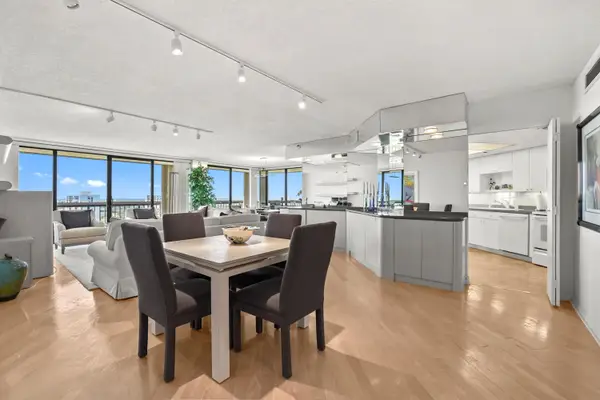 1900 Consulate Place #1906, West Palm Beach, FL 33401