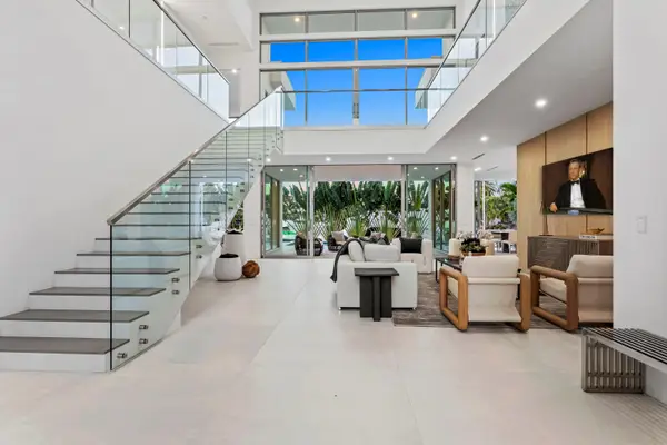 91 Fiesta Way, Fort Lauderdale, FL 33301