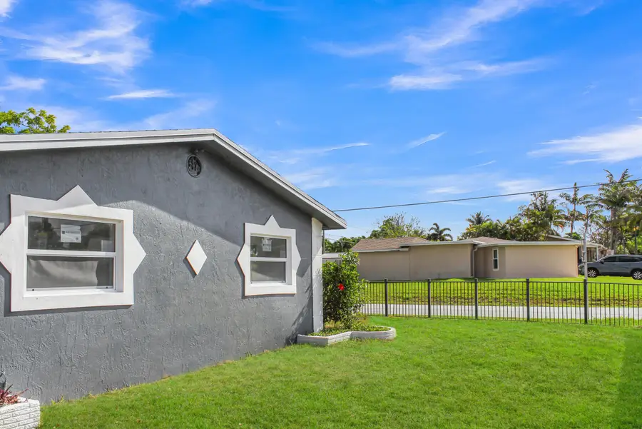 915 SW 3rd Street, Boynton Beach, FL 33435 - #2