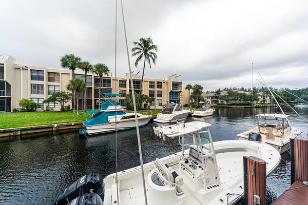 6 Royal Palm Way #102, Boca Raton, FL 33432