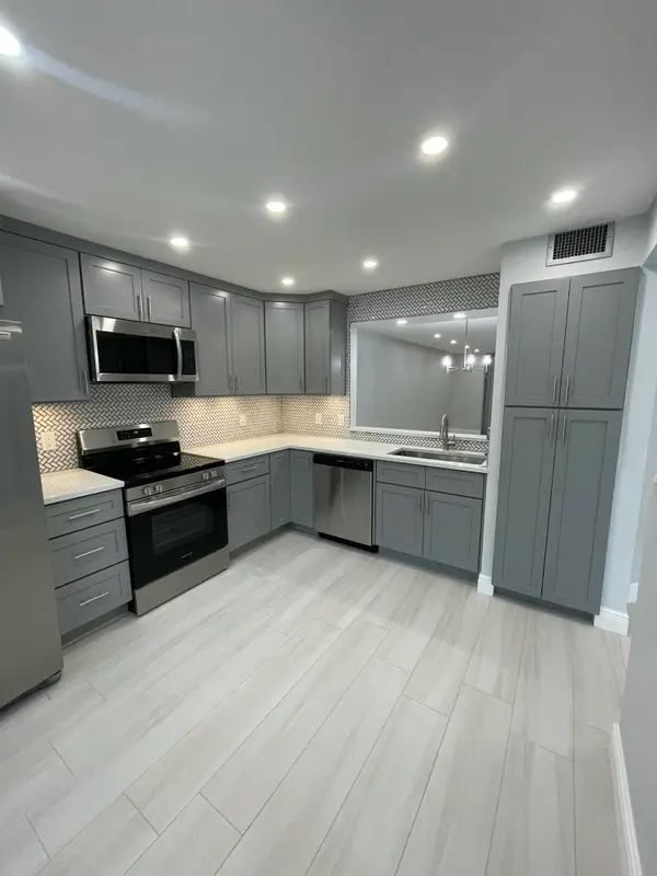 6698 10th Avenue N, Greenacres, FL 33467