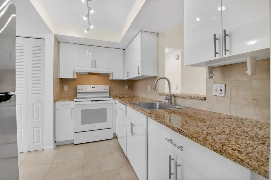 10 Willowbrook Lane, Delray Beach, FL 33446 - #2