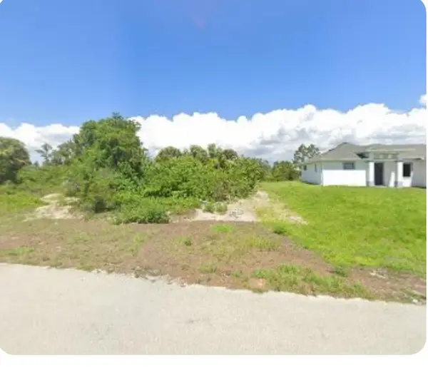 929 Oxford Avenue S, Lehigh Acres, FL 33974