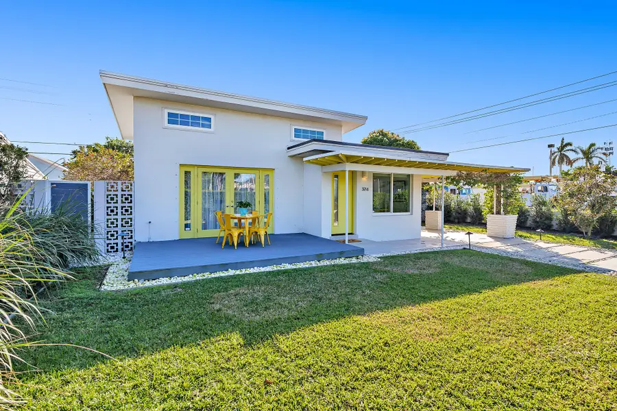 374 Maddock Street, West Palm Beach, FL 33405 - #3