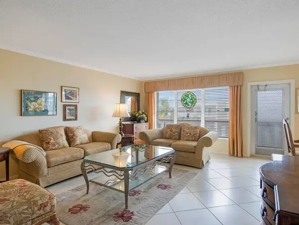 305 Wellington, West Palm Beach, FL 33417