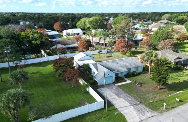 2262 SE Tile Terrace, Port St Lucie, FL 34952