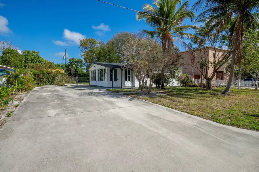 113 SE 8th Avenue, Boynton Beach, FL 33435 - #2