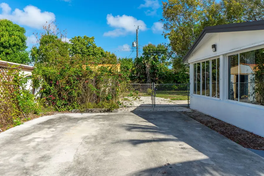 113 SE 8th Avenue, Boynton Beach, FL 33435 - #3