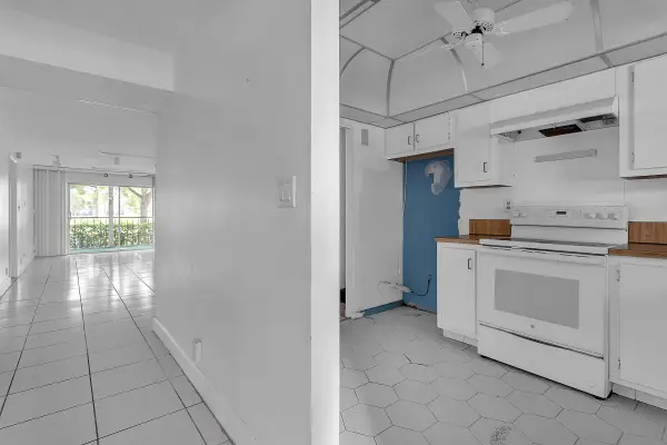 5860 NW 44th Street #111, Lauderhill, FL 33319