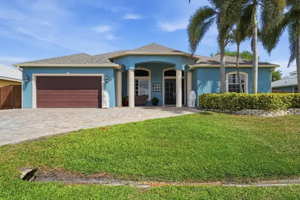 561 SW Prater Avenue, Port St Lucie, FL 34953