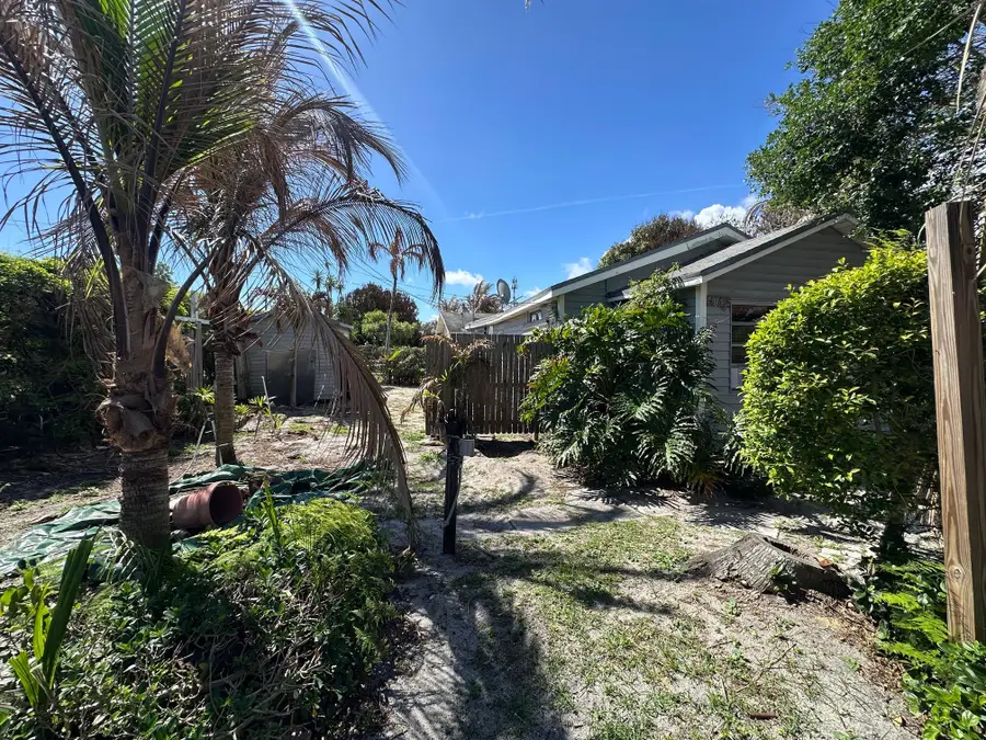 8160 SE Washington Avenue, Hobe Sound, FL 33455 - #2