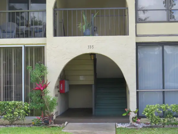 335 Pine Ridge Circle #D-1, Greenacres, FL 33463