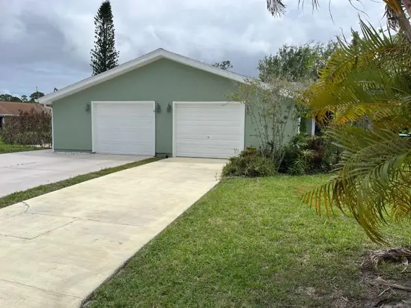 1438 SE Larkwood Circle, Port St Lucie, FL 34952