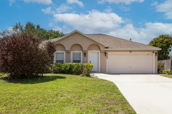 3124 SW Armucher Street, Port St Lucie, FL 34953