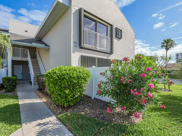 3206 S Lakeview Circle #1206, Hutchinson Island, FL 34949