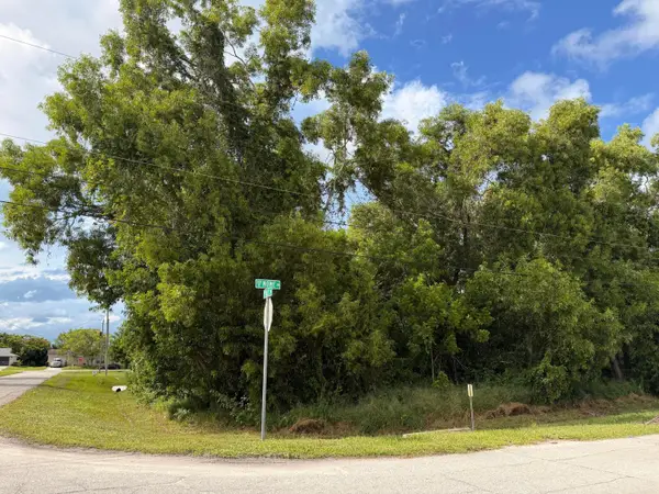 574 SE Nome Drive, Port St Lucie, FL 34984