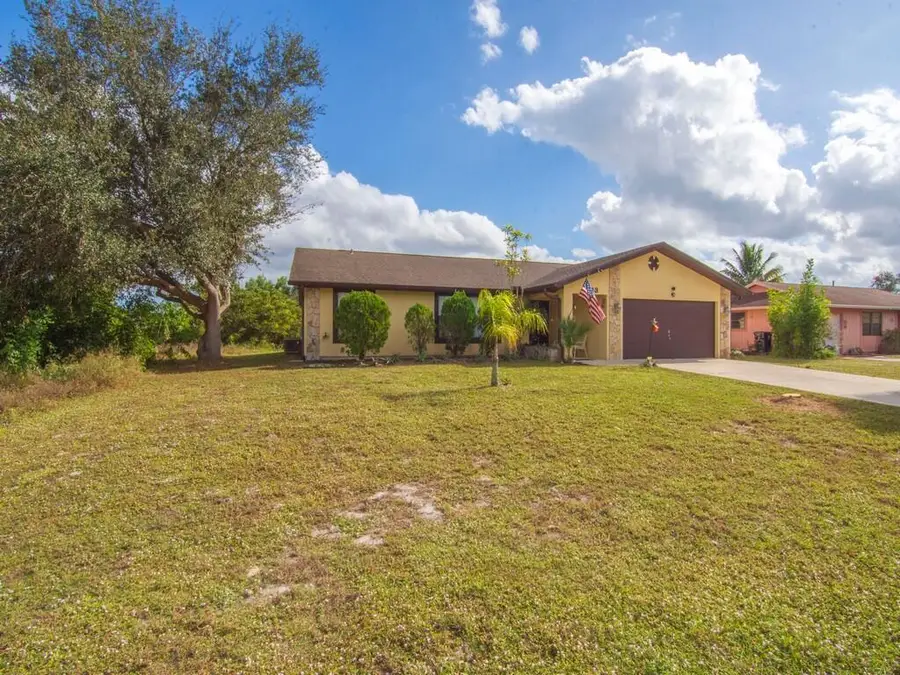 2543 SE Price Court, Port Saint Lucie, FL 34984 - #2