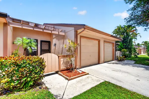 6 Farnworth Drive, Boynton Beach, FL 33426