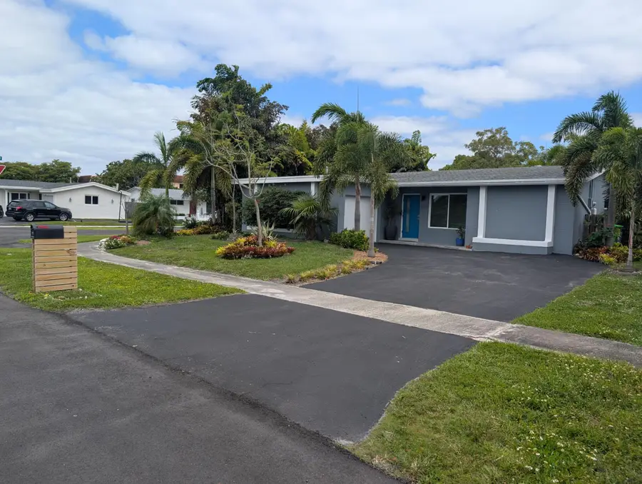 8691 NW 28th Place, Sunrise, FL 33322 - #2