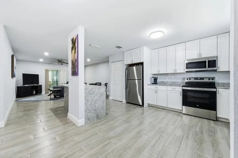 586 Laconia Circle, Lake Worth, FL 33467 - #2