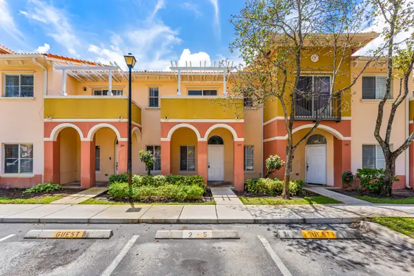 205 S Santa Catalina Circle #205, North Lauderdale, FL 33068