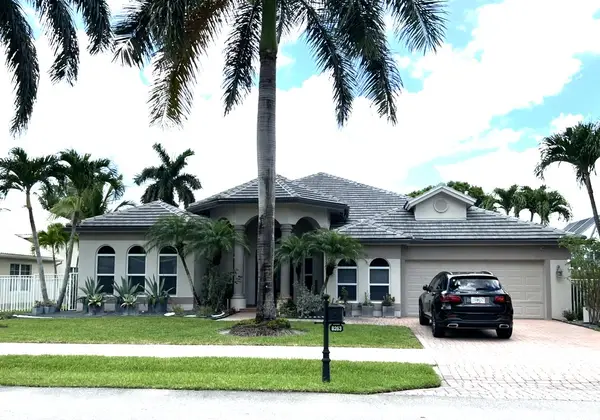 8263 N Lake Forest Drive, Davie, FL 33328