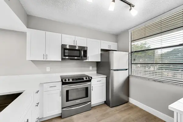 3636 Whitehall Drive #402, West Palm Beach, FL 33401