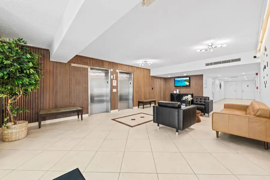 3960 Oaks Clubhouse Drive #304, Pompano Beach, FL 33069 - #2