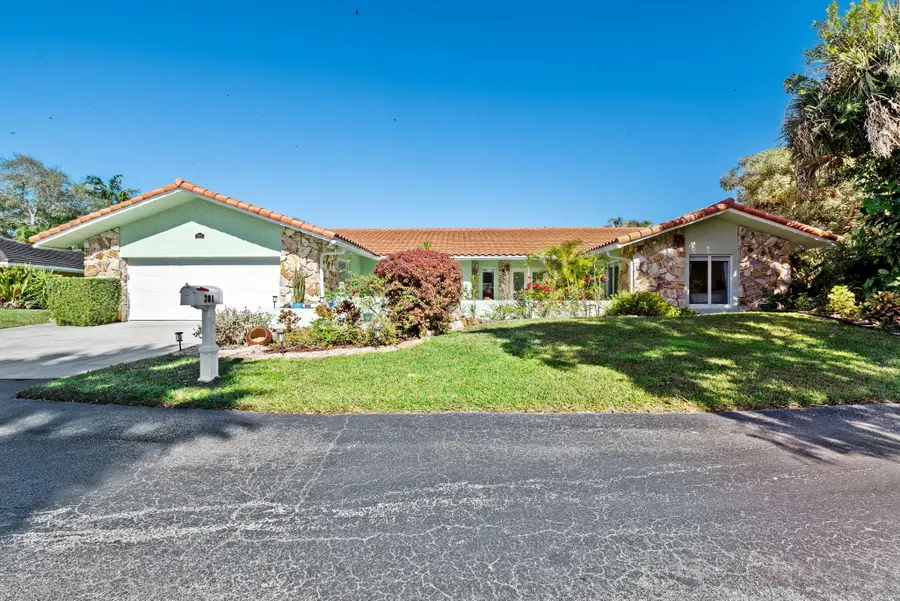 301 Jacaranda Drive, Plantation, FL 33324 - #2