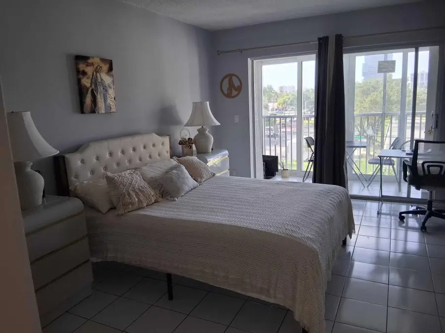 329 SE 3rd Street #302s, Hallandale Beach, FL 33009 - #3