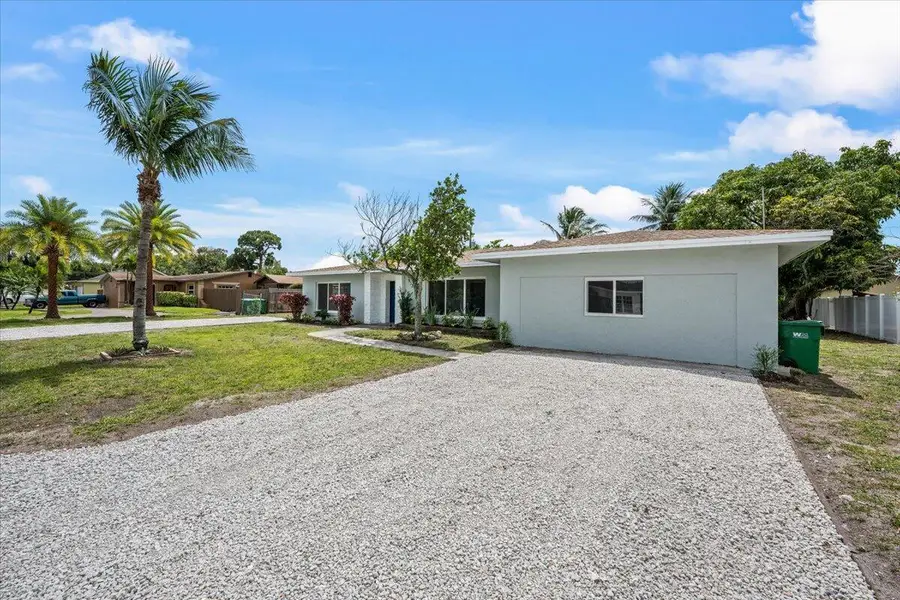 1612 Sherwood Avenue, Mangonia Park, FL 33407 - #2