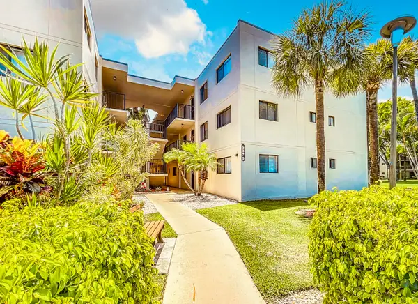 5370 Las Verdes Circle, Delray Beach, FL 33484