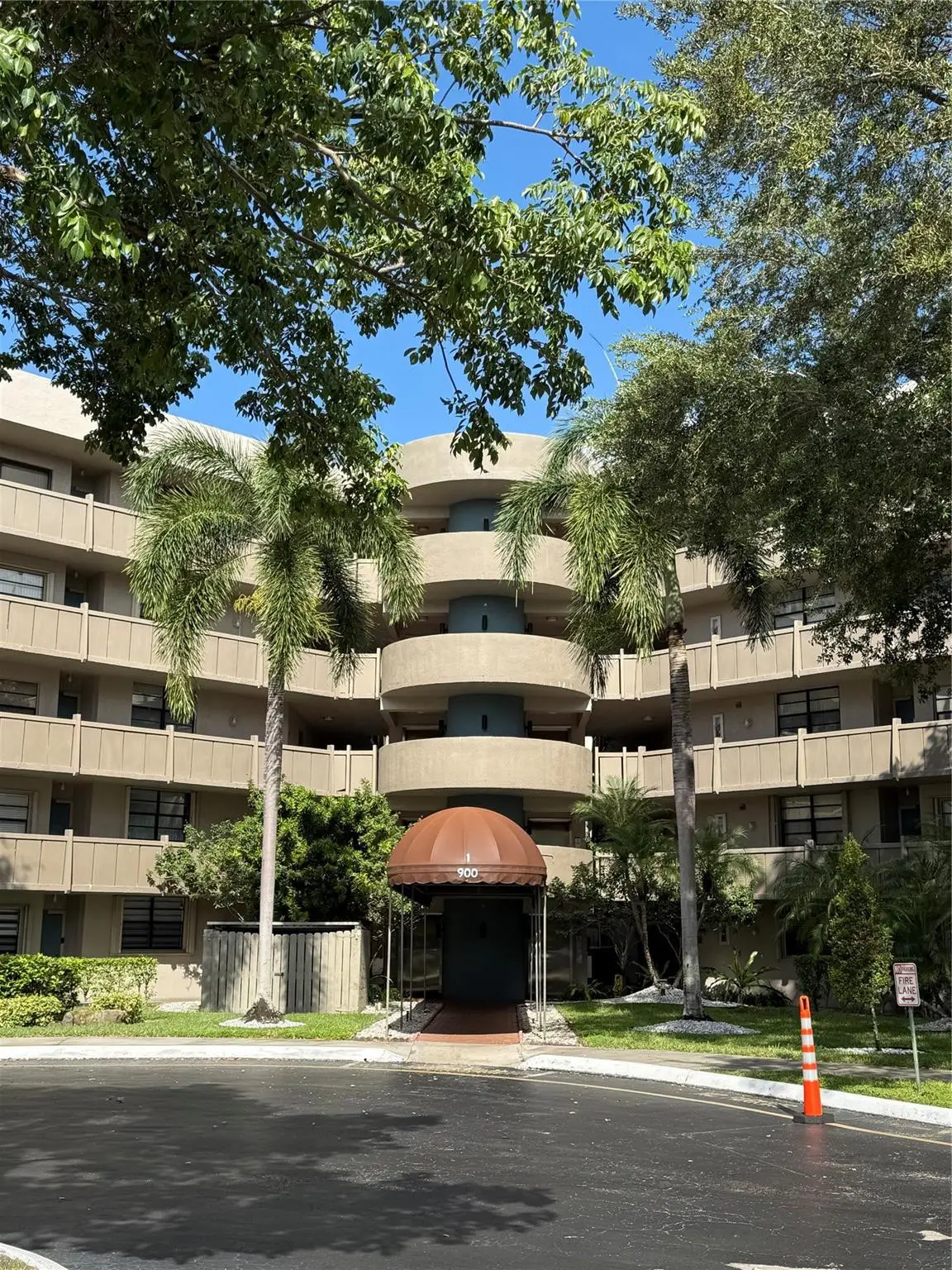 900 Colony Point Circle #121, Pembroke Pines, FL 33026 - #1