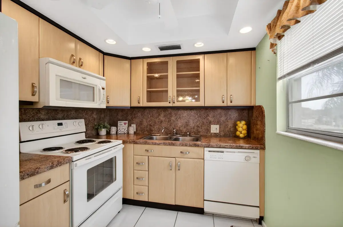 19 Suffolk A, Boca Raton, FL 33434 - #1