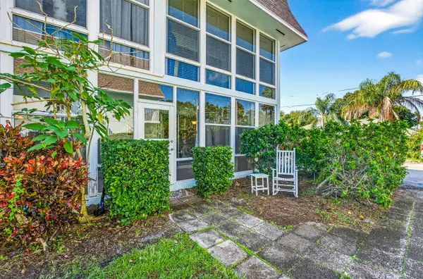 1901 Indian River Boulevard #105-e, Vero Beach, FL 32960