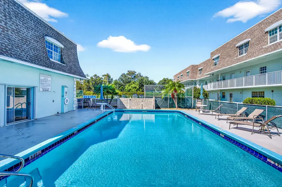 1901 Indian River Boulevard #105-e, Vero Beach, FL 32960 - #2