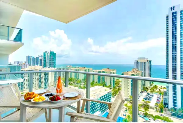 4010 S Ocean Drive #R1909, Hollywood, FL 33019