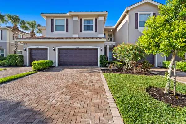 6513 Monterey Point #201, Naples, FL 34105