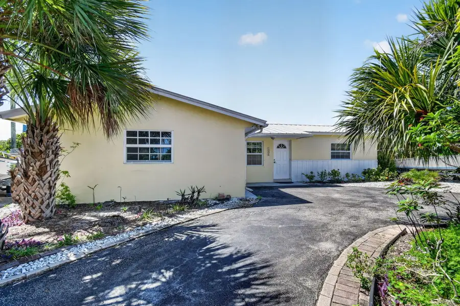 1006 SW 28th Avenue, Boynton Beach, FL 33426 - #3