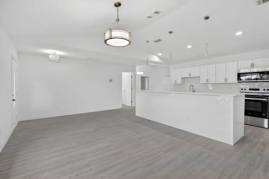 124 SE Eyerly Avenue, Port Saint Lucie, FL 34983 - #3