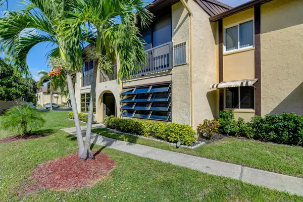334 Pine Ridge Circle #B-1, Greenacres, FL 33463