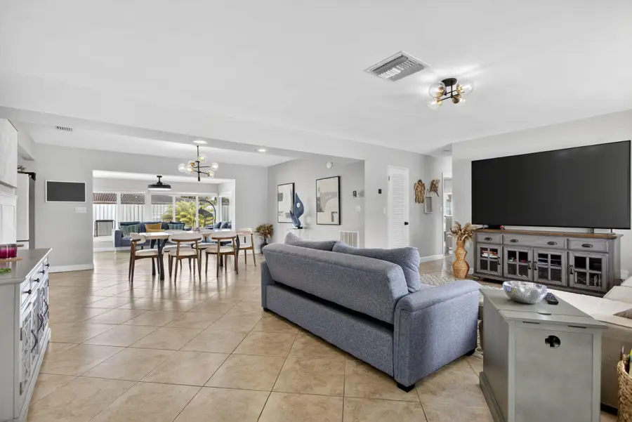 571 SE 14th Street, Pompano Beach, FL 33060 - #2