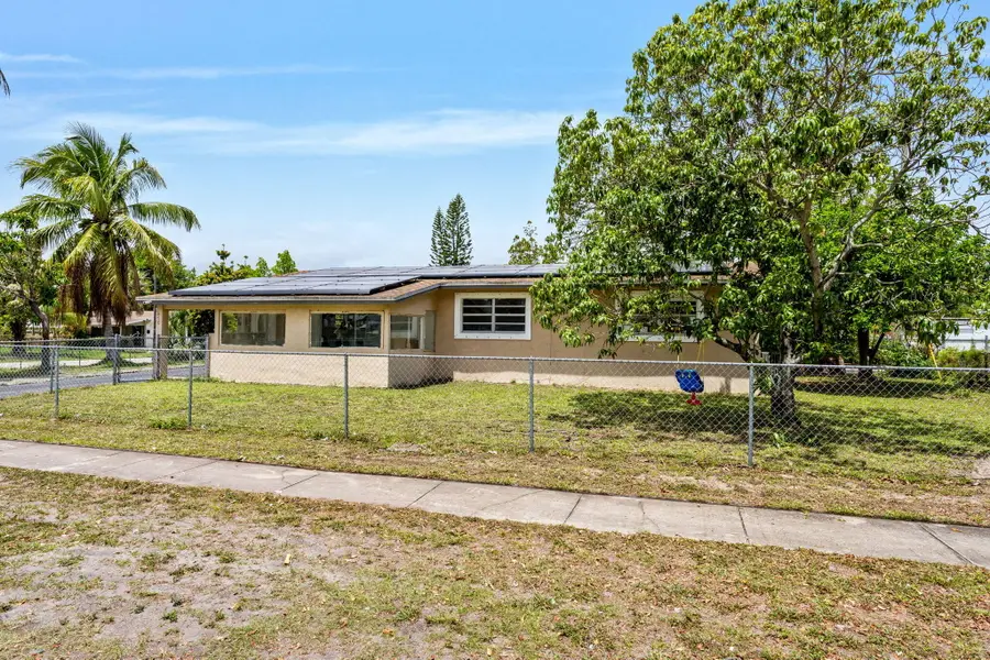 670 SW 29th Avenue, Fort Lauderdale, FL 33312 - #2