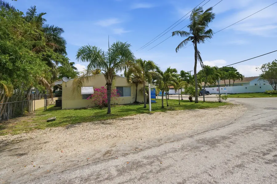 2001-2005 NE 17th Court, Fort Lauderdale, FL 33305 - #2