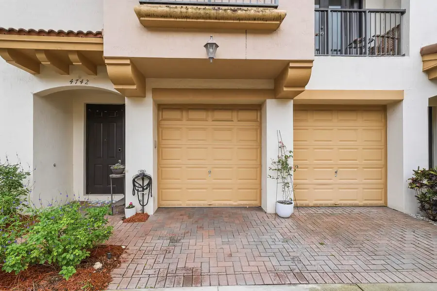 4742 Grand Cypress Circle N, Coconut Creek, FL 33073 - #2
