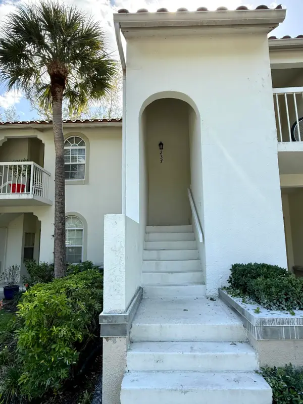 237 Cypress Point Drive #237, Palm Beach Gardens, FL 33418